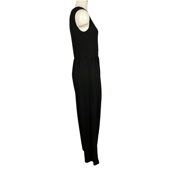 Elegant Black Sleeveless Jumpsuit - Picture 9 of 13